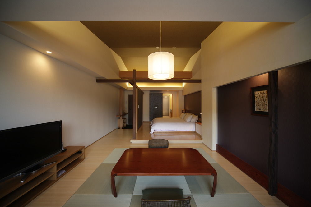 Itsukushima Iroha Hotel Hatsukaichi Ngoại thất bức ảnh